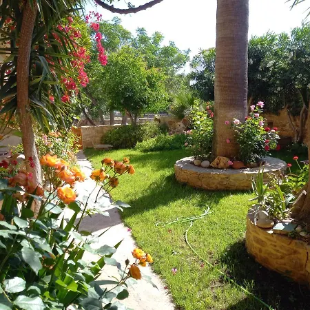 Guest house Aretoussa 3*